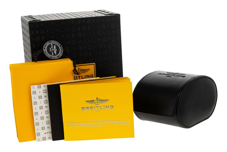 Breitling Super Avenger II A13371 Image 2